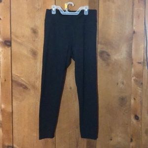 In great used condition; aeries black leggings